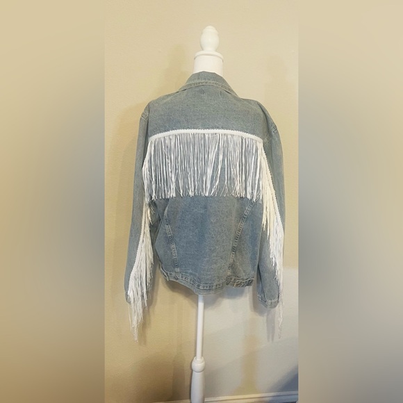 *NEW* Oversized Fringe Denim Jacket Size Large - Picture 13 of 16